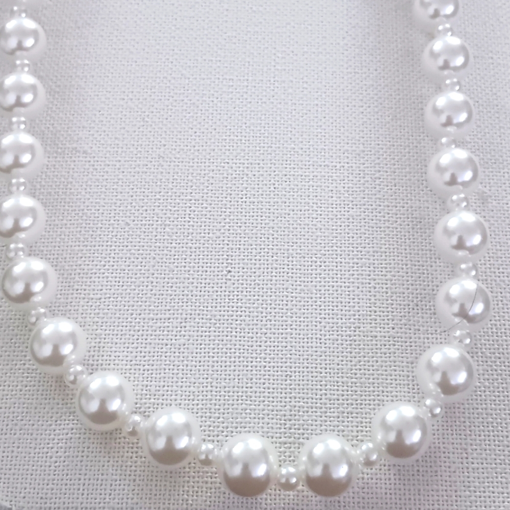 White necklace